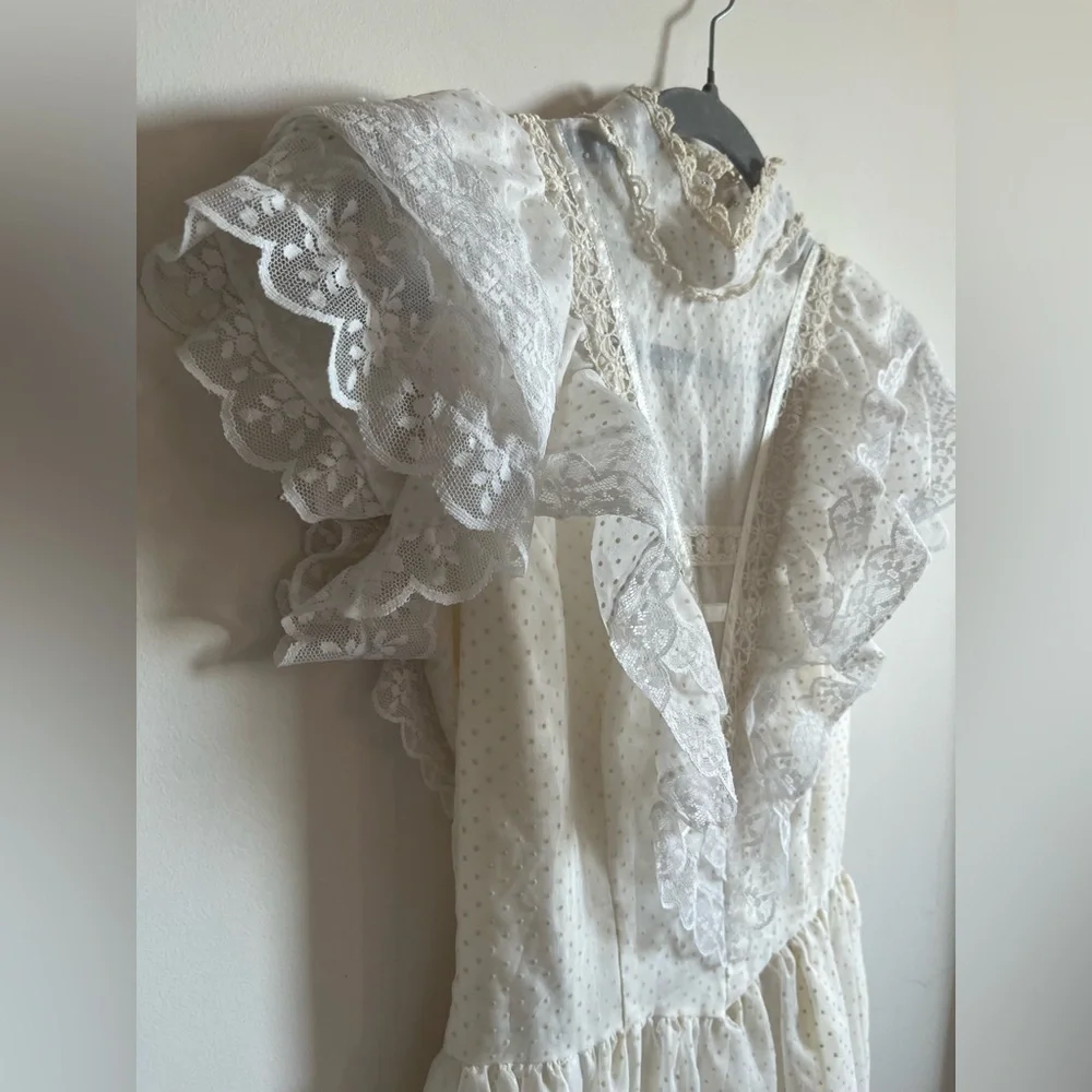 Vintage JCPenney Ivory Lace Wedding Dress - size 7/8 - Picture 8 of 16